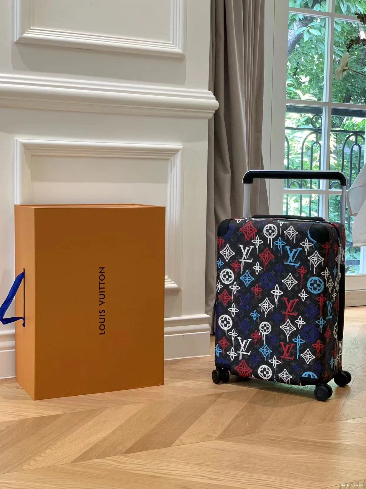 CUSTOM GRAFFITI HORIZON SUITCASE 55 CABIN 37L 0823